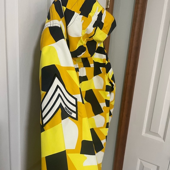 Grenade “Project Fatigue” Black and Yellow Camo ski/Snowboard jacket. Size XL. - Picture 3 of 4